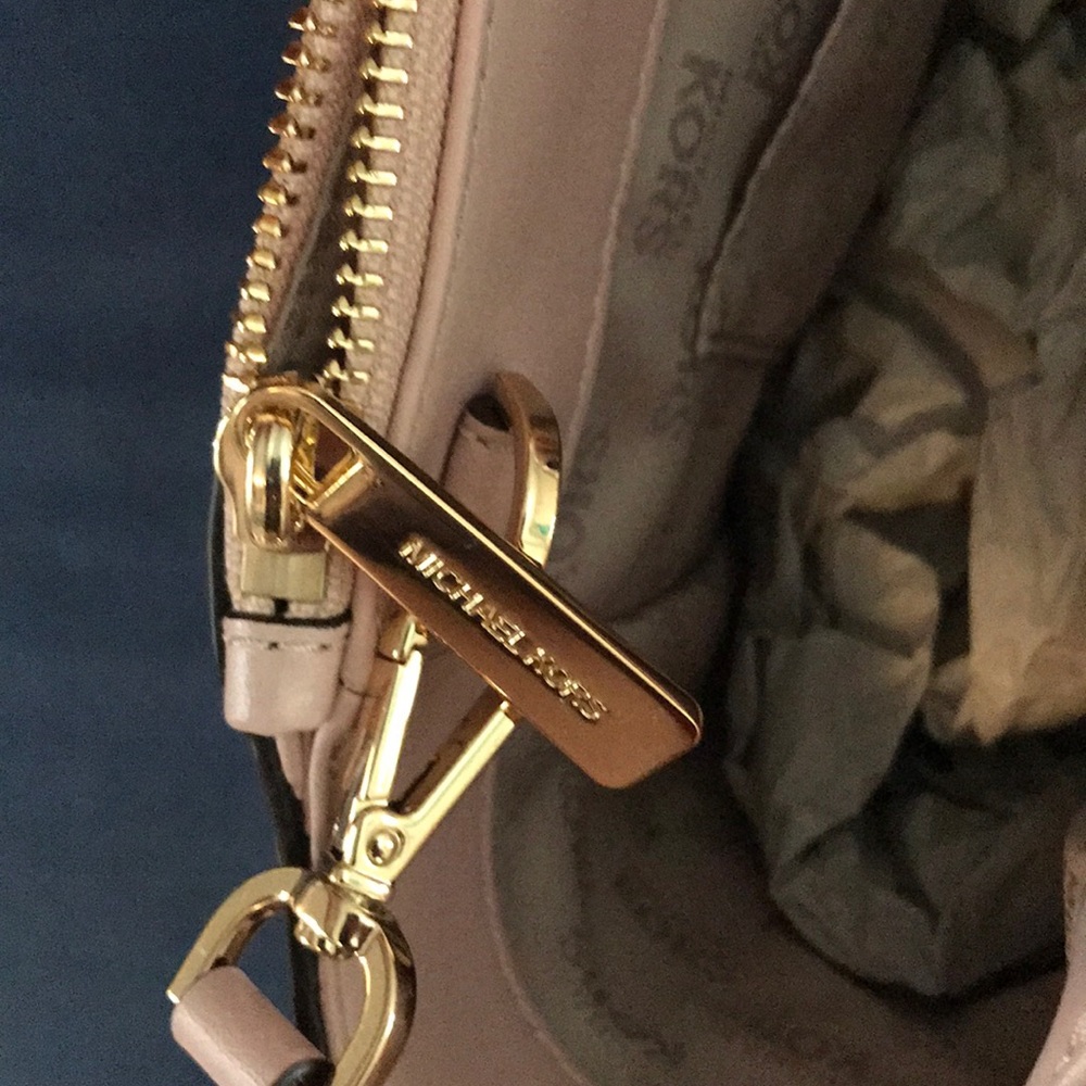 STUNNING! Michael Kors leather bag NWOT! - Picture 4 of 7